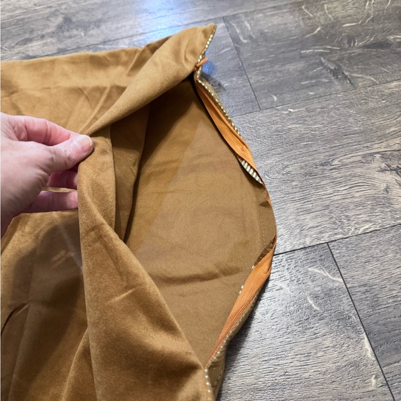 Gold Embossed Pillow Cover NEW - Picture 3 of 5